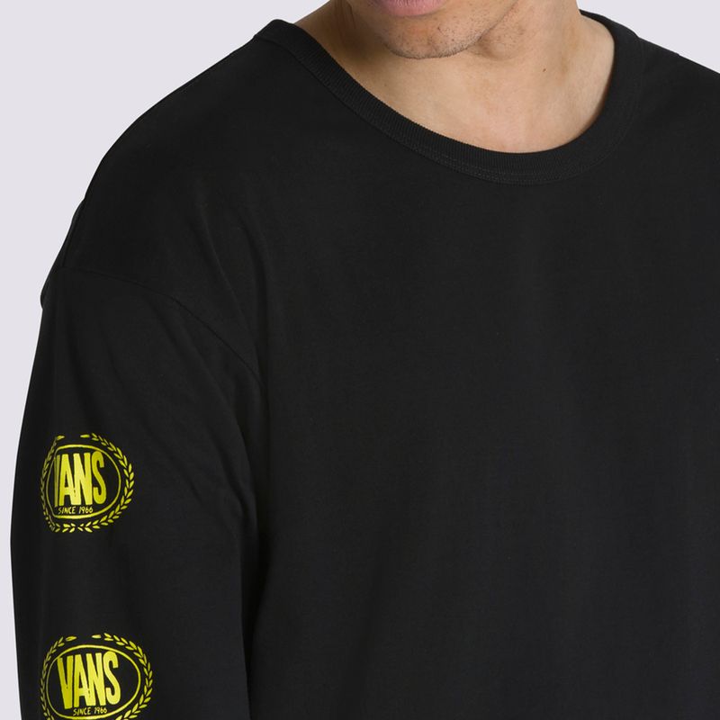 Polera-Off-The-Wall-Gradient-Logo-Loose-Ls-Tee-Black