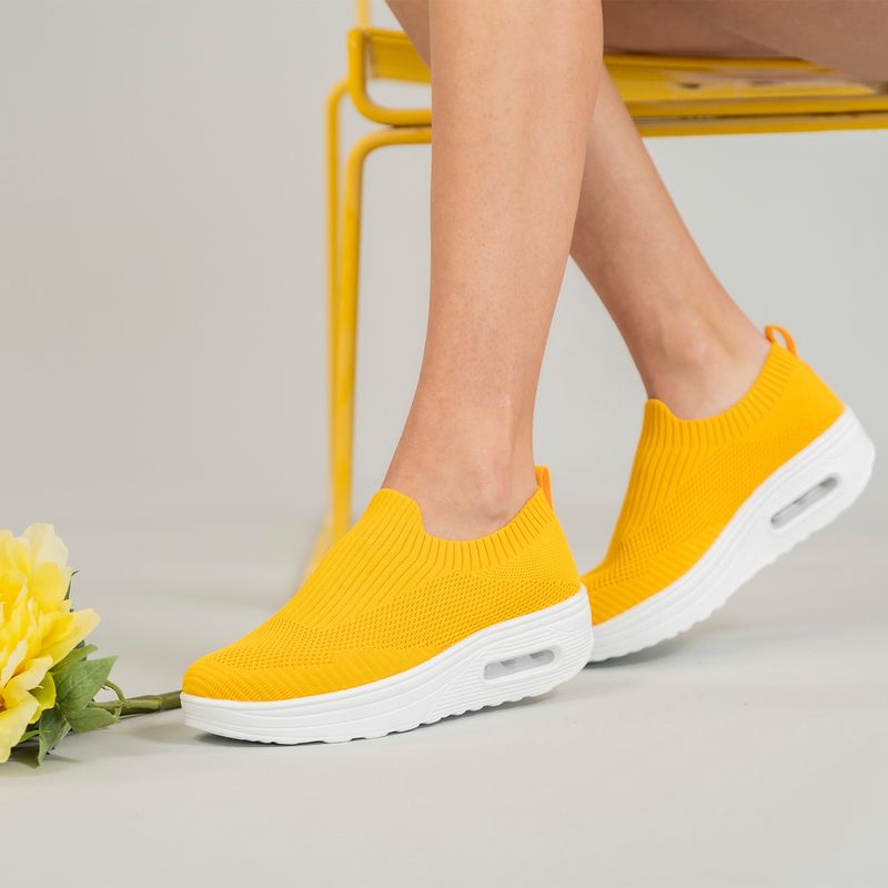 Zapatilla-Mujer-Agea-Mostaza-Azaleia