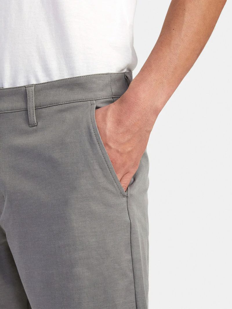 Short-Hombre-Back-In-Hybrid-Gris-RVCA