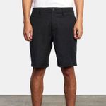 Short-Hombre-Back-In-Hybrid-Negro-RVCA