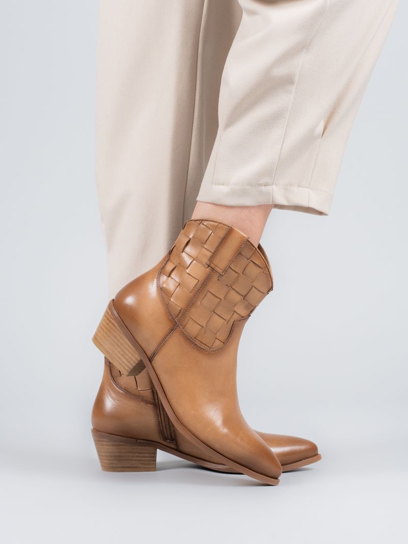 Botin-Vaquero-Cuero-Mujer-Vitto-Cafe-Claro-