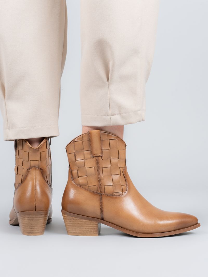 Botin-Vaquero-Cuero-Mujer-Vitto-Cafe-Claro-