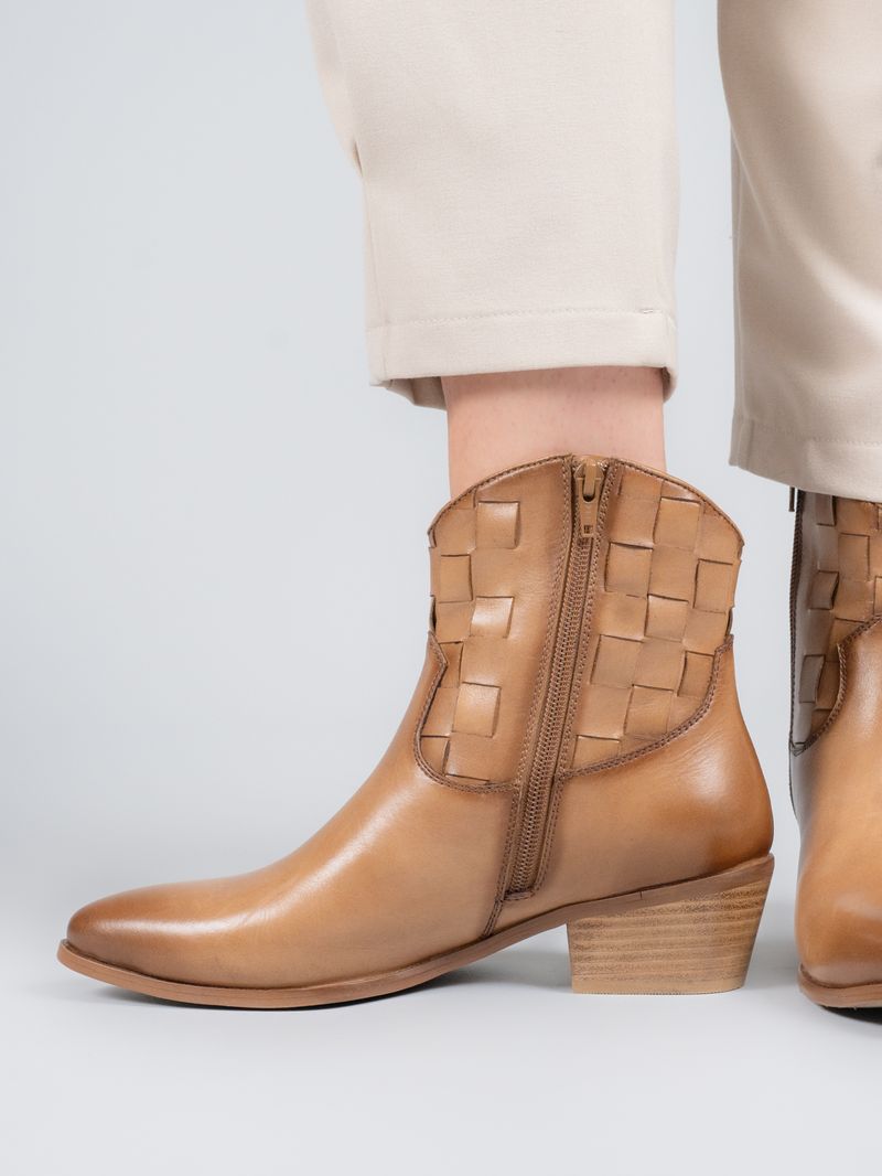 Botin-Vaquero-Cuero-Mujer-Vitto-Cafe-Claro-
