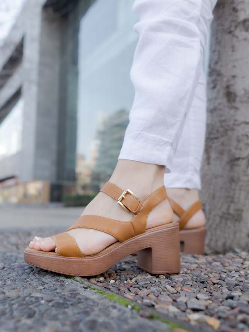 Sandalia-Mujer-Chloe-Cognac-Azaleia