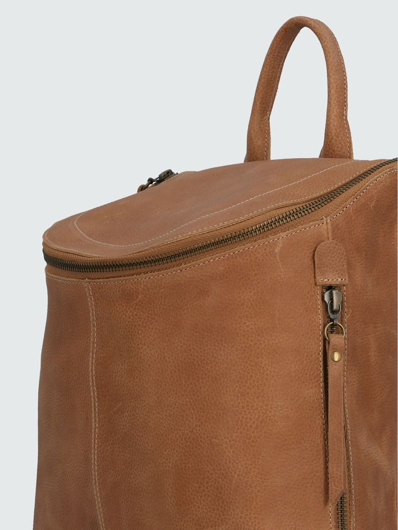 Mochila-Cuero-Mujer-Clegg-Back-Cafe-Hush-Puppies