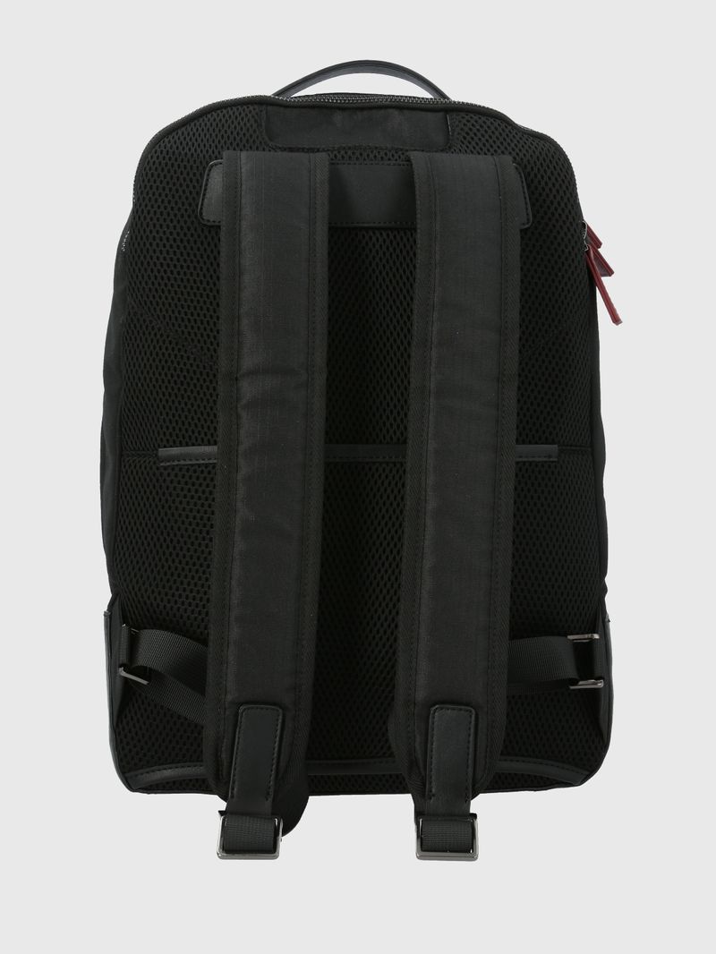 Mochila-Poliester-Reciclado-Hombre-Wp-Robbie-Back-Negro-Hush-Puppies