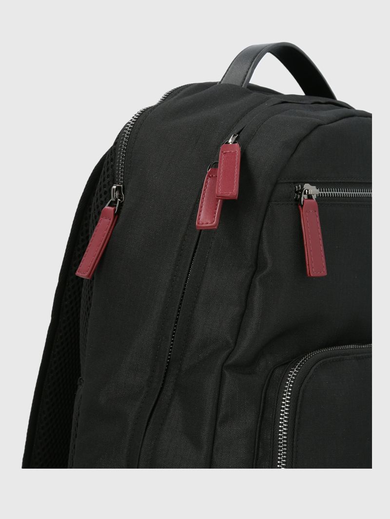 Mochila-Poliester-Reciclado-Hombre-Wp-Robbie-Back-Negro-Hush-Puppies