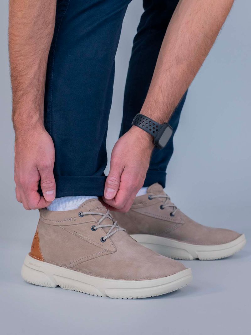 Botin-Cuero-Baylor-Chukka-Gris-Hush-Puppies
