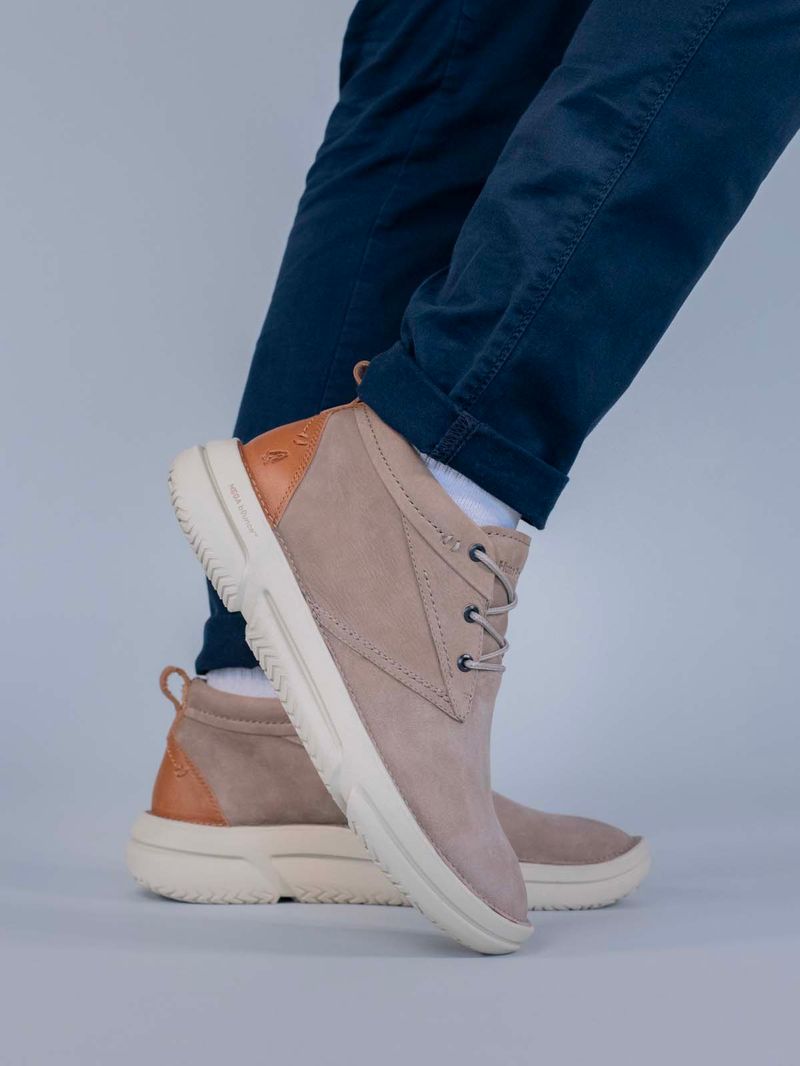 Botin-Cuero-Baylor-Chukka-Gris-Hush-Puppies