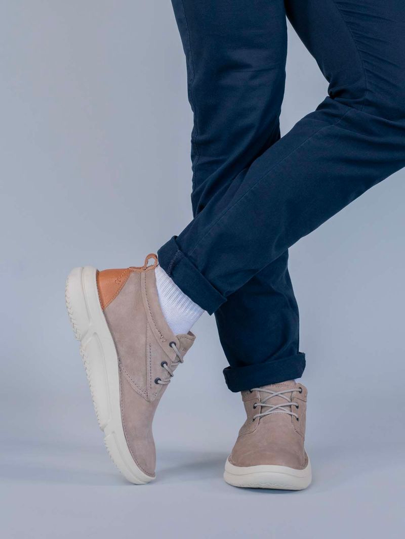 Botin-Cuero-Baylor-Chukka-Gris-Hush-Puppies