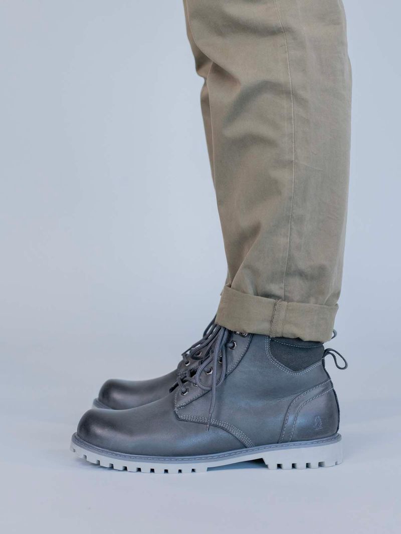 Botin-Cuero-Maxwell-Gris-Hush-Puppies