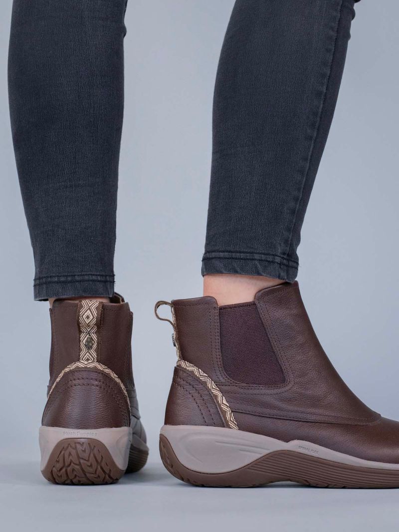 Botin-Cuero-Spinal-Rug-Chelsea-Cafe-Hush-Puppies