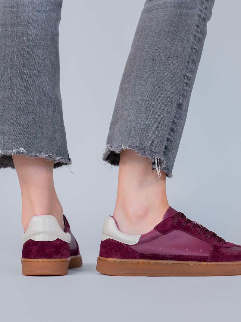 Zapatilla-Cuero-Dallas-Burdeo-Hush-Puppies