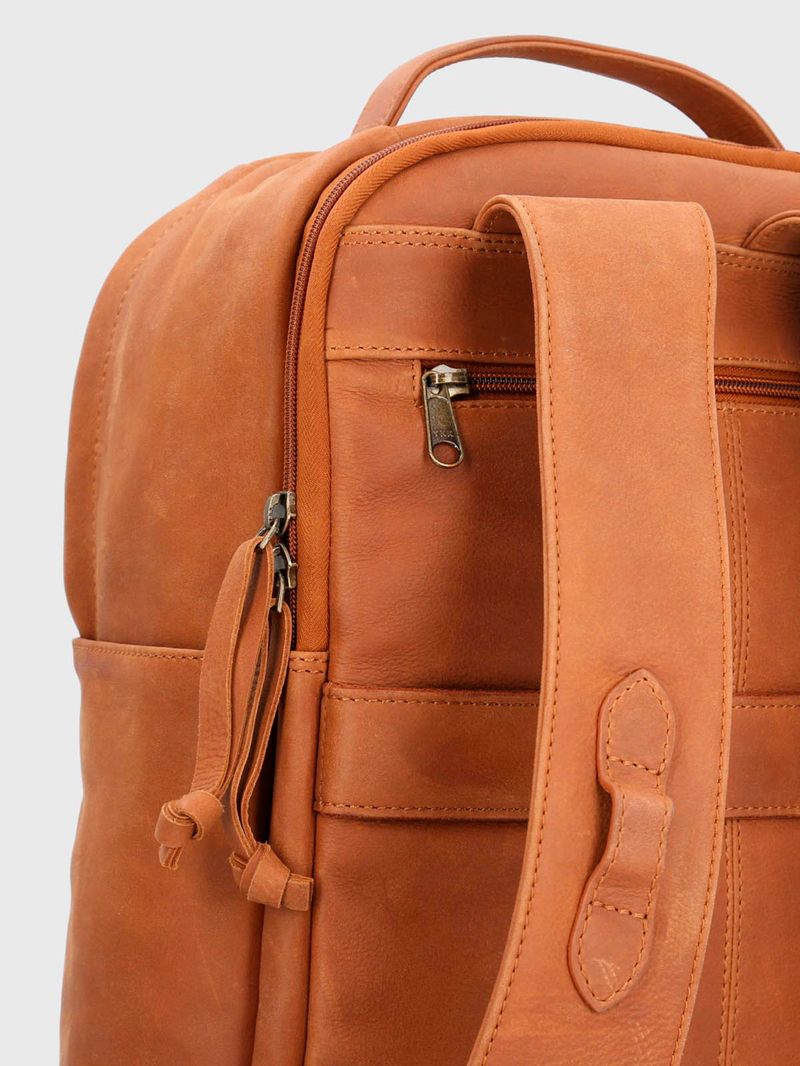 Mochila-Cuero-Hombre-Th-Morgan-Back-Cafe-Hush-Puppies