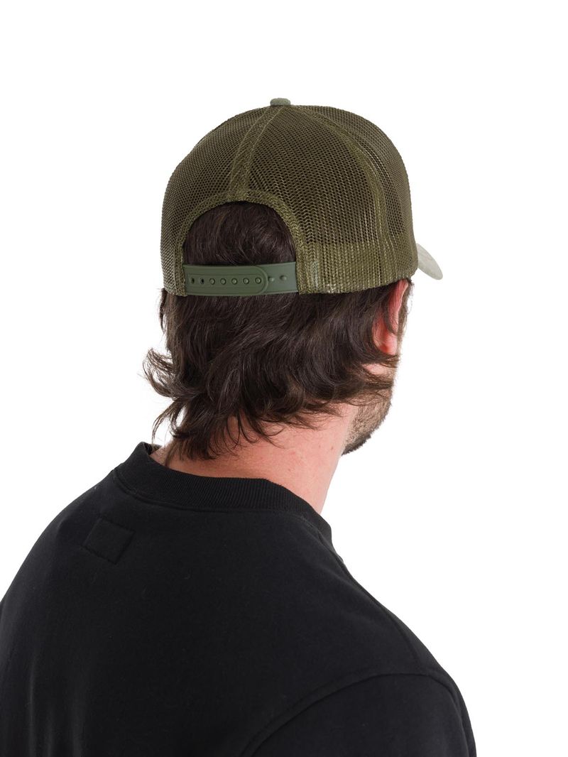 Jockey Con Broche Unisex Pigment Dyed Trucker Cap Oliva Cat