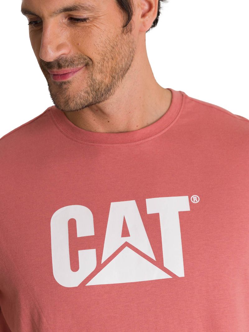 Polera Manga Corta Hombre Logo Terracota CAT